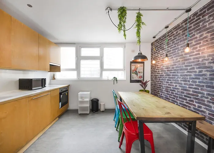 4-Bed Flat With Stunning Views