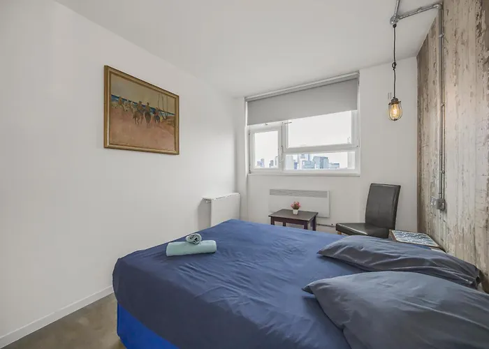 4-Bed Flat With Stunning Views